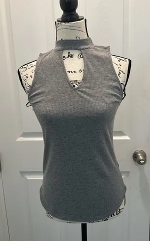 Rock & Republic Women's Gray Ribbed Keyhole Mock Neck Tank Top thumbnail 1