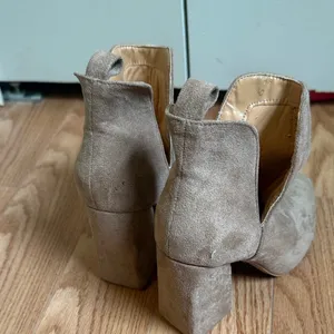 Cape Robbin Blythe Tan Faux Suede V-Cut Pointed Toe Block‎ Heel Ankle Boots 6.5 thumbnail 3