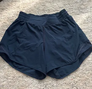 Women’s Lululemon Hotty Hot Shorts 4" thumbnail 1