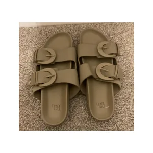 Time & Tru Double Buckle EVA Slide Sandals Taupe Women's Size 7 thumbnail 4