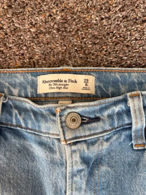 Abercrombie Jeans Curve Love High-Rise 90s Straight Long thumbnail 3