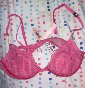 Victoria's Secret Bra thumbnail 2
