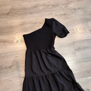 Black One Shoulder Smocked Tiered Maxi Dress Womens Size‎ Small S thumbnail 2