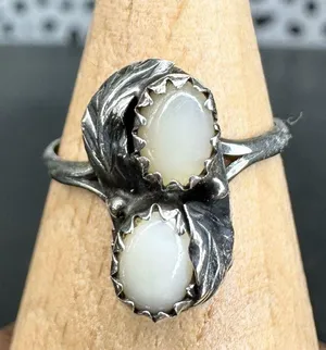 Vintage Sterling Silver Mother of Pearl Two Stone Leaf Detail Size 5.25 thumbnail 1