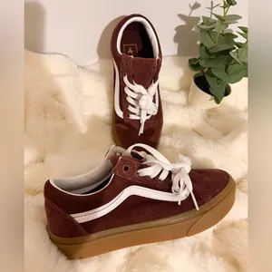Vans Women's Brown Corduroy Sneakers with White Accents thumbnail 2