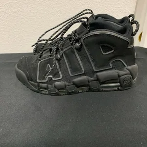 Nike Women’s Black Air Sneakers thumbnail 3