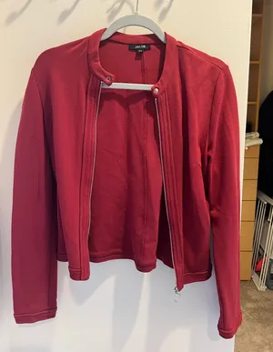 Red jacket thumbnail 1