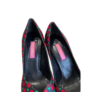 Vintage Betsey Johnson Red Green‎ Floral Platform Heels Y2K Pumps Size 5.5 thumbnail 4
