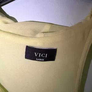 VICI Cowl Neck Tank Top lime/Yellow Large Draped Sleeveless Blouse Office thumbnail 3