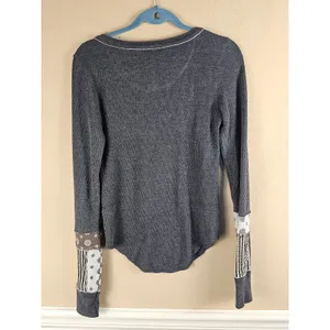 We The Free People‎ Womens Gray Long Sleeve Railroad Henley Shirt Medium thumbnail 2