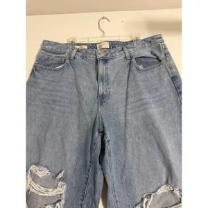 Universal Thread 90s Baggy Distressed Light Wash High Rise Wide Leg Jeans Blue thumbnail 11