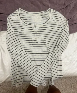 American Eagle Long Sleeve Top thumbnail 1