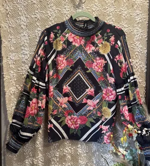 Jealous Tomato floral print blouse with ruffled collar and cuffs, size Large thumbnail 1