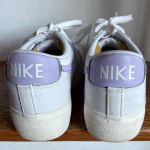 Nike Blazer White and Purple Sneakers‎ Size 11 Very Gently Used thumbnail 4