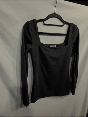 Aritzia Original Contour Square Neck Long Sleeve Top Dark Gray size Medium thumbnail 9