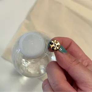 Tory Burch Signature Logo Flower Resin Stud Earrings thumbnail 5
