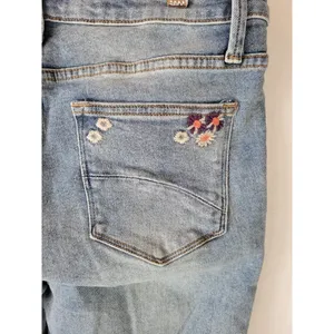 John Mark Jeans Sz 8Floral Embroidery Cropped Stretch Boho Retro Hippie Artsy thumbnail 4