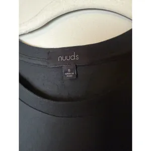NUUDS Women's Sz S Black Tee NEW thumbnail 2