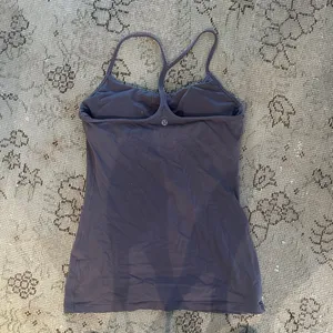 Lululemon tank thumbnail 2