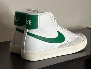 Nike Sneakers thumbnail 2