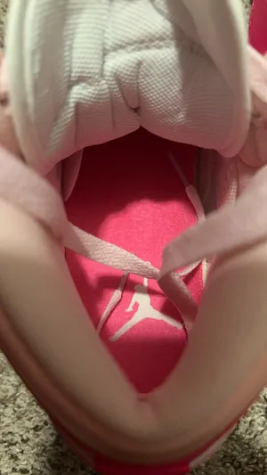 Nike Jordan Women’s Air Jordan 1 Mid thumbnail 4