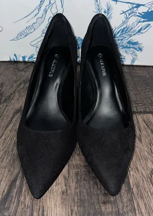 Elegant Black Suede Heels Size 8.5 thumbnail 1