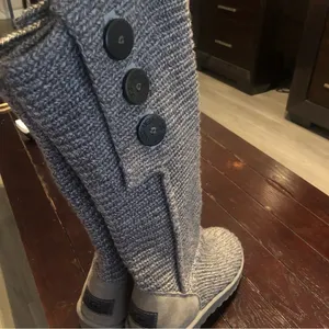 UGG Classic Cardy knitted sweater 3 button fold over boots.Silver color. Size: 8 thumbnail 2