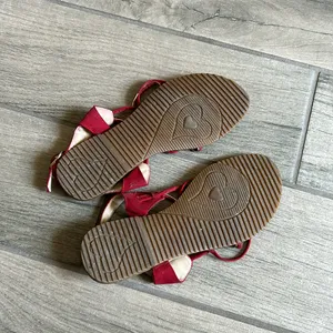 Red sandals Size 7 thumbnail 4