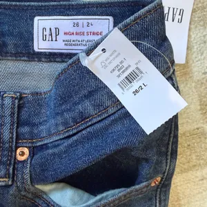 NWT GAP Wide-Leg High-Rise Jeans in Deep Blue thumbnail 4