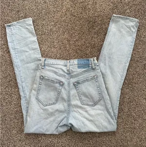 Slim Straight 90’s High Rise Jeans Light Wash thumbnail 3