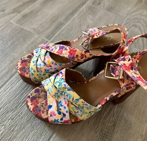 Gianni Bini Chunk Heels thumbnail 1