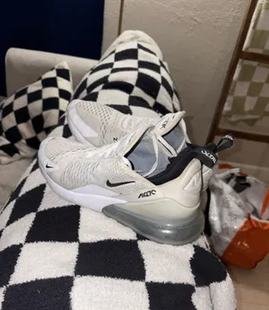 Nike 270 Air Max Shoes thumbnail 2
