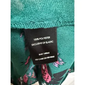 Torrid Green Floral Georgette Smocked Mock Neck Blouse Size 2‎ 2X 18/20 thumbnail 9