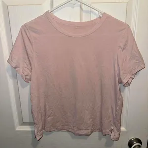 Lululemon tee thumbnail 1
