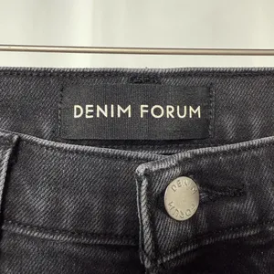 Denim Forum The Arlo High Rise Straight Jean in Black‎ Size 26 x 26 L thumbnail 7