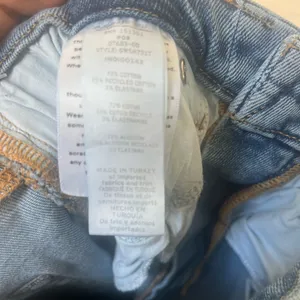 Good American Good Waist step hem jeans size 30 thumbnail 6