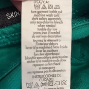 Calvin Klein Jeans|| Green skinny crop jeans. See measurements in pictures. thumbnail 11