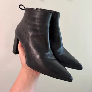 Stuart Weitzman Gardiner Black Lambskin Leather Tie Back Block Heel‎ Booties 7B thumbnail 3