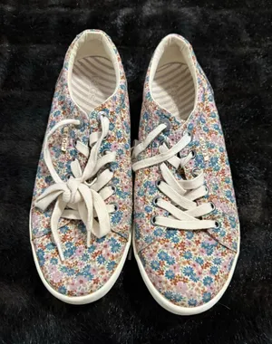 Taos Women's Star Burst Sneaker Shoes Floral Flowers 10 thumbnail 1