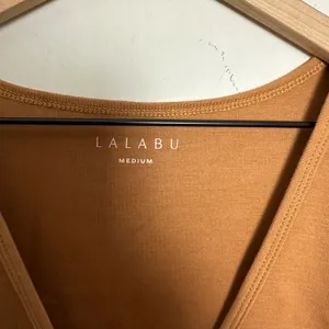 LALABU- Womens Soothe Tank Camel Babywearing Shirt Sleeveless Carrier thumbnail 4