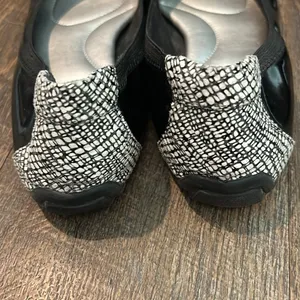 Kelly &‎ Katie Weslyne Black with Black &White Toe/Heel Ballet Flat Shoes 9 thumbnail 3