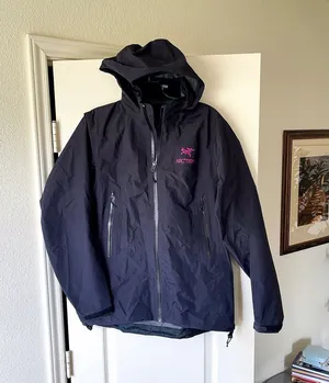 Arc’teryx Theta SL Gore-Tex Stow Hood Purple Black Medium GUC thumbnail 1