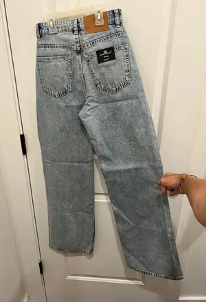 H&M wide leg jeans thumbnail 2