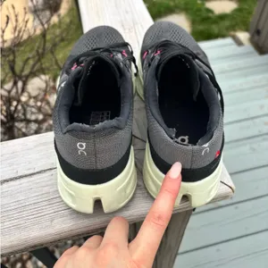 On Cloud Shoes thumbnail 3