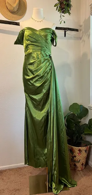 Off Shoulder Green Formal Glam Gala Prom Special Event Dress Size 4 NEW thumbnail 1