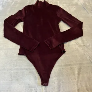 New American Eagle Womens Medium Long Sleeve Soft Velour Snap Closure Bodysuit thumbnail 2