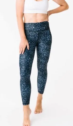 Zyia Active Stone Leopard Scrunchy Light n Luxe Leggings Size 8-10 Workout thumbnail 1