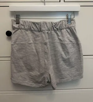 Lululemon 2.5" Shorts thumbnail 2