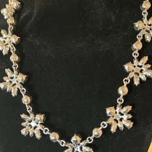 Elegant Silver and Pearl Necklace thumbnail 4