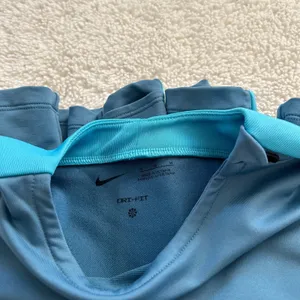 Nike Womens Sz M Dri-Fit Long Sleeve Blue Running Athleisure Luxe Preppy Sports thumbnail 6